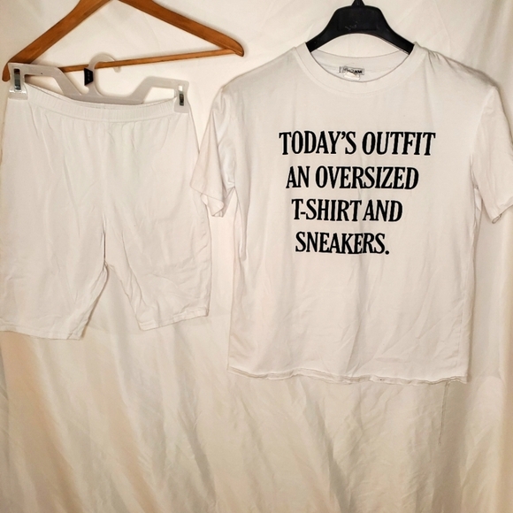 Fashion Nova All White Oversized T-shirt and Biker Shorts for Woman Size Small - Picture 1 of 7